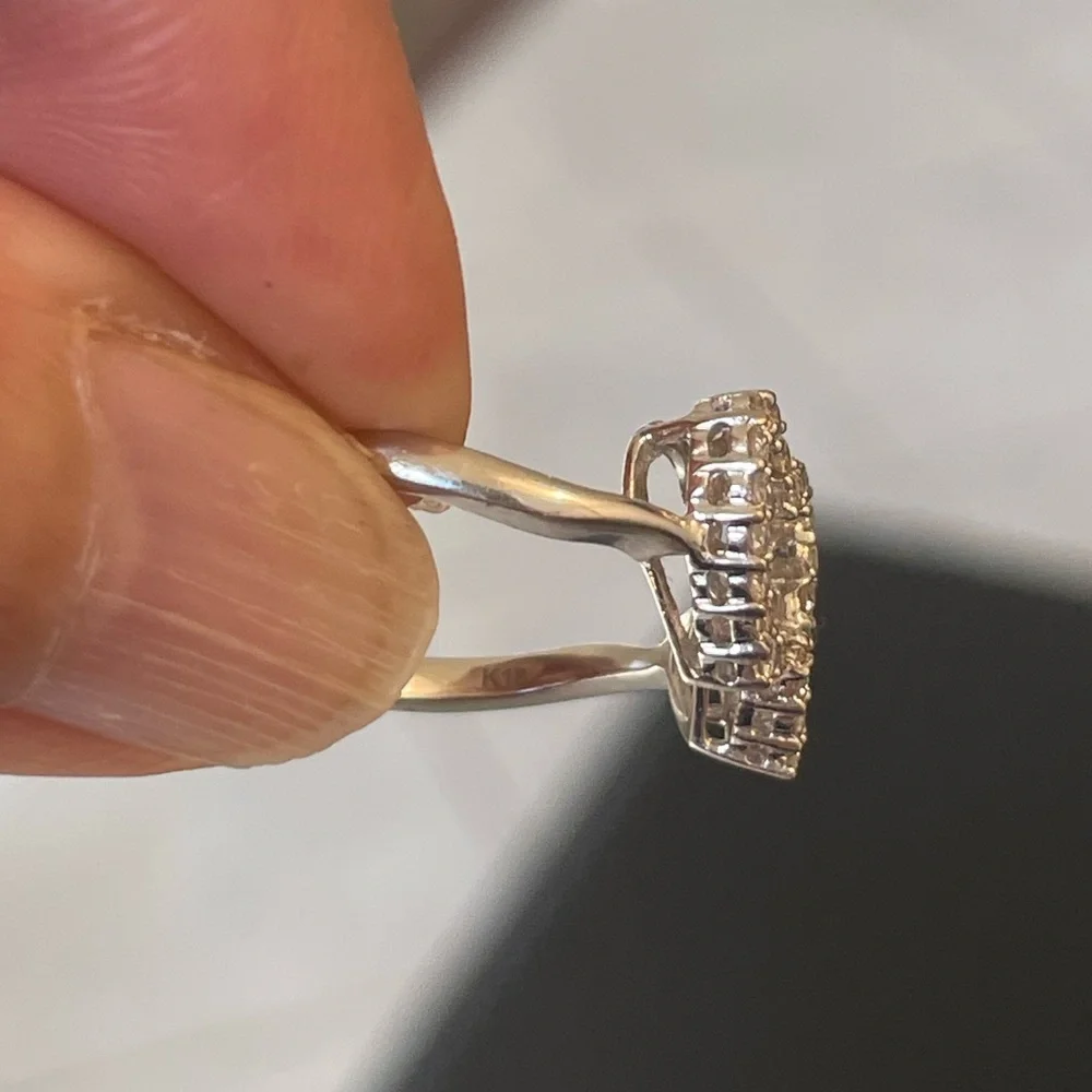 18k 0.30 CTW Diamond Ring - Picture 10 of 14